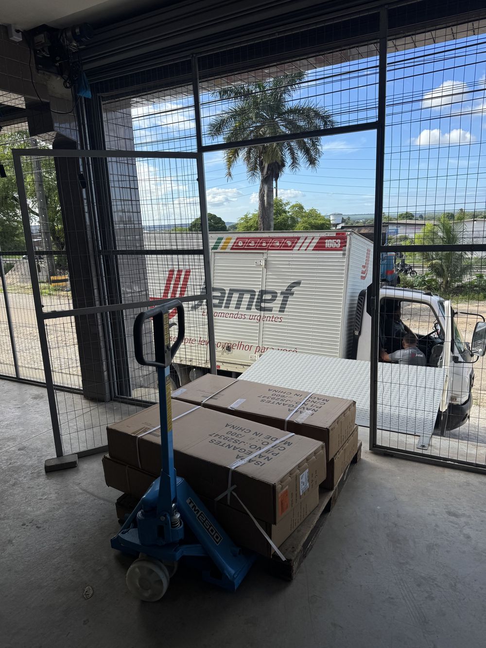 Recebimento e expedição de mercadorias na M4 Logística