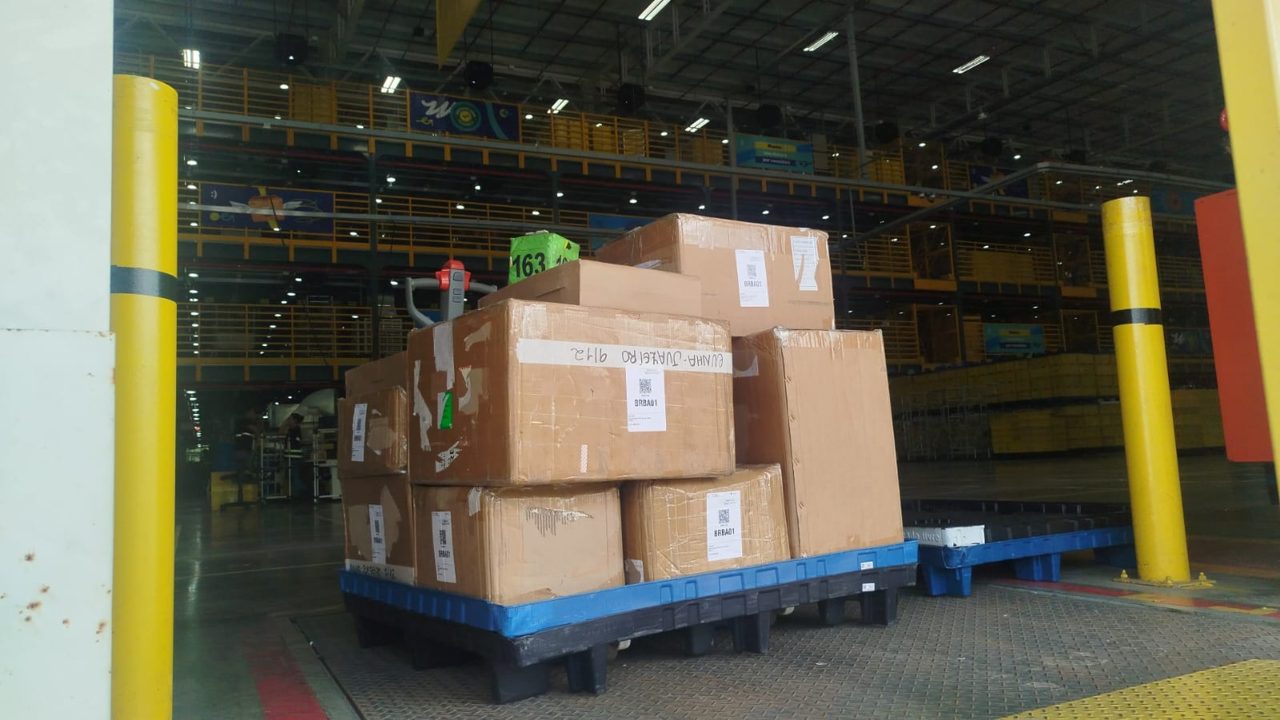 Estoque de cliente da M4 entregue e conferido em um centro de fulfillment do Mercado Livre Full